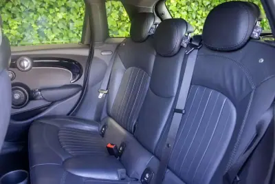 MINI 5 Portas 2019 - 24900 EUR, 105000 km - AUTO.MOTO.pt - 105000km - foto 13 de 17