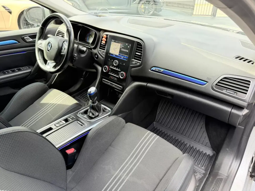 Renault Mégane Sport Tourer 2017 - 13300 EUR, 162000 km - AUTO.MOTO.pt - 162000km - foto 11 de 11