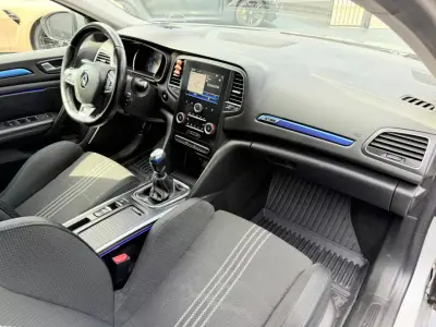 Renault Mégane Sport Tourer 2017 - 13300 EUR, 162000 km - AUTO.MOTO.pt - 162000km - foto 11 de 11