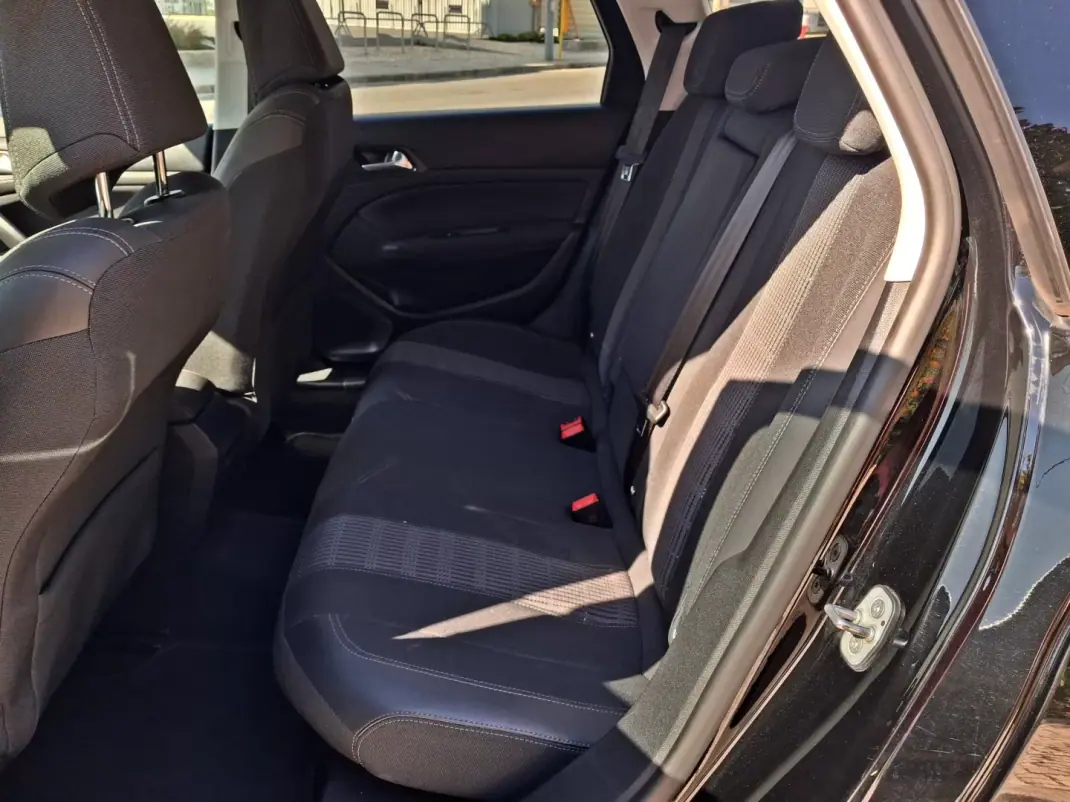 Peugeot 308 SW 2018 - 8990 EUR, 134000 km - 134000km - foto 19 de 26