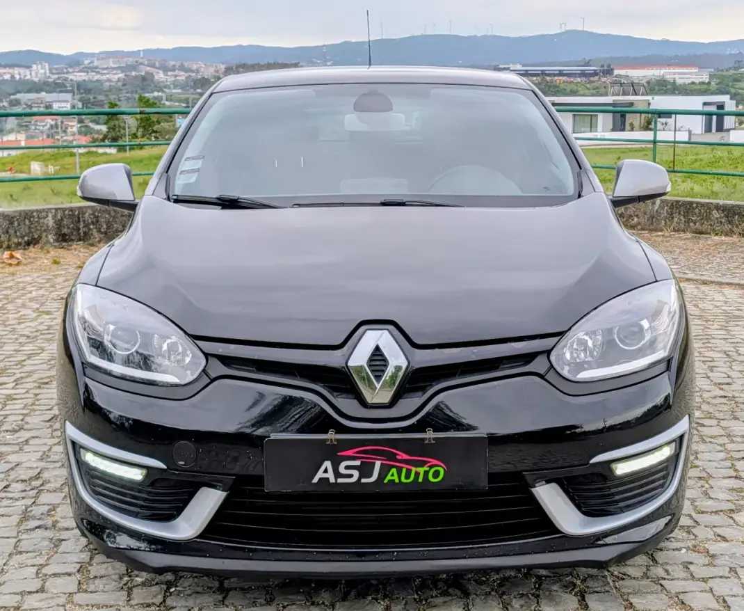 Renault Mégane Coupe 2014 - 8000 EUR, 276629 km - AUTO.MOTO.pt - 276629km - foto 3 de 22