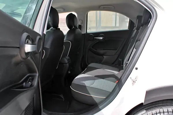 Fiat 500X 2019 - 13900 EUR, 122366 km - AUTO.MOTO.pt - 122366km - foto 17 de 22