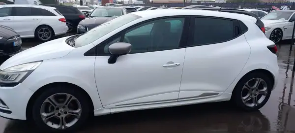 Renault Clio 2017 - 13500 EUR, 140820 km - AUTO.MOTO.pt - 140820km - foto 5 de 15