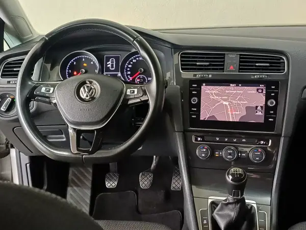 Volkswagen Golf 2017 - 17390 EUR, 126004 km - AUTO.MOTO.pt - 126004km - foto 7 de 13