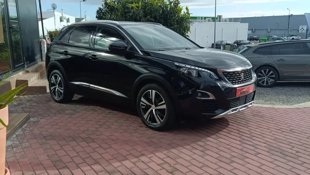 Peugeot 3008 2018 - 20990 EUR, 105000 km - AUTO.MOTO.pt - 105000km - foto 2 de 47