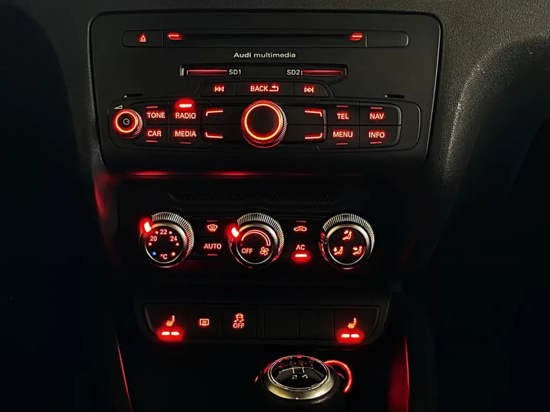 Audi A1 2011 - 9990 EUR, 218000 km - AUTO.MOTO.pt - 218000km - foto 28 de 34