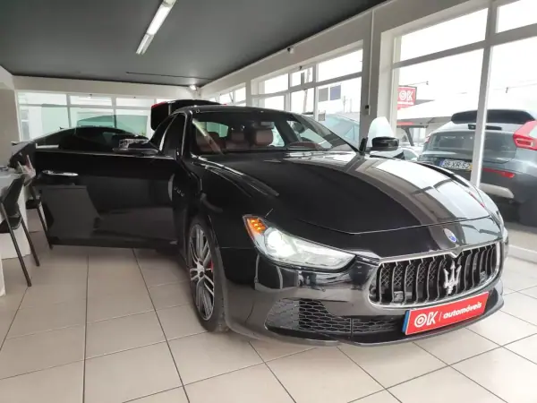 Maserati Ghibli 2015 - 34500 EUR, 129900 km - AUTO.MOTO.pt - 129900km - foto 19 de 36