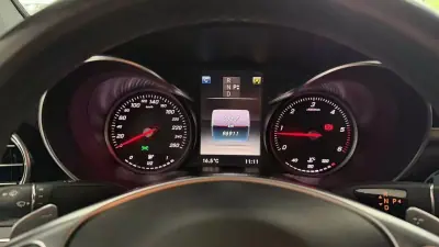 Mercedes-Benz GLC 250 2017 - 38490 EUR, 96900 km - AUTO.MOTO.pt - 96900km - foto 11 de 27