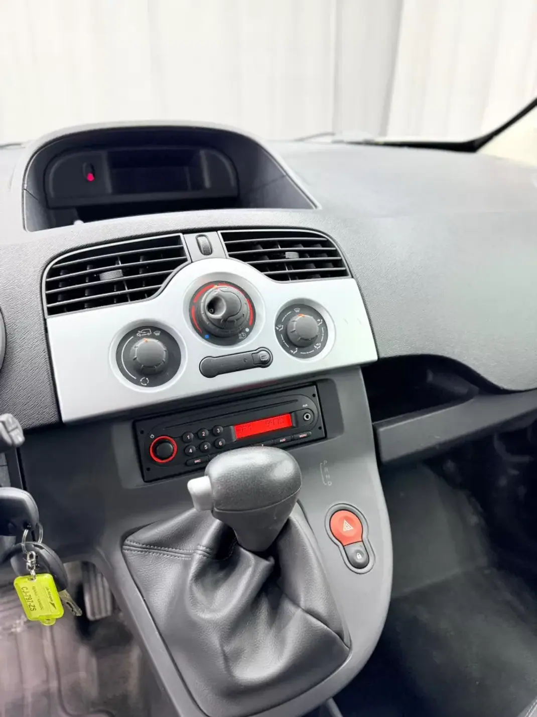 Renault Kangoo Express ZE 33 2012 - 6500 EUR, 29700 km - AUTO.MOTO.pt - 29700km - foto 12 de 14