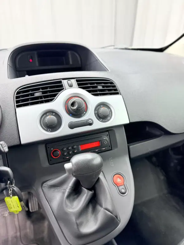 Renault Kangoo Express ZE 33 2012 - 6500 EUR, 29700 km - AUTO.MOTO.pt - 29700km - foto 12 de 14