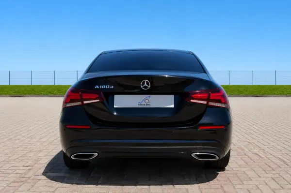 Mercedes-Benz A 180 Limousine 2019 - 21900 EUR, 158320 km - AUTO.MOTO.pt - 158320km - foto 5 de 14