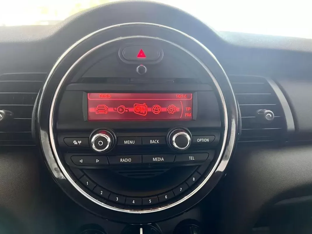 MINI One 2015 - 11990 EUR, 113320 km - AUTO.MOTO.pt - 113320km - foto 17 de 25