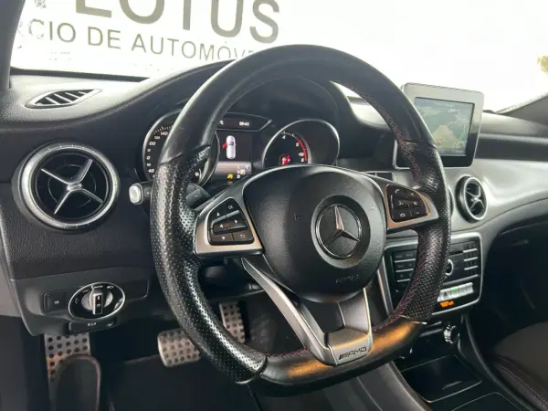 Mercedes-Benz CLA 220 2018 - 22000 EUR, 136295 km - AUTO.MOTO.pt - 136295km - foto 11 de 15