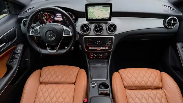 Mercedes-Benz GLA 180 2020 - 25750 EUR, 160000 km - AUTO.MOTO.pt - 160000km - foto 7 de 23