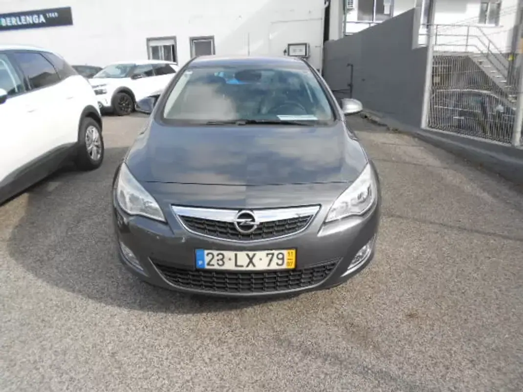 Opel Astra 2011 - 7900 EUR, 213201 km - AUTO.MOTO.pt - 213201km - foto 1 de 11