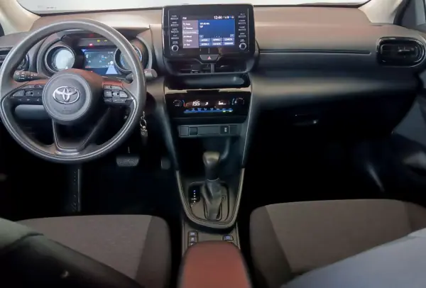 Toyota Yaris Cross 2022 - 22500 EUR, 102692 km - AUTO.MOTO.pt - 102692km - foto 12 de 27