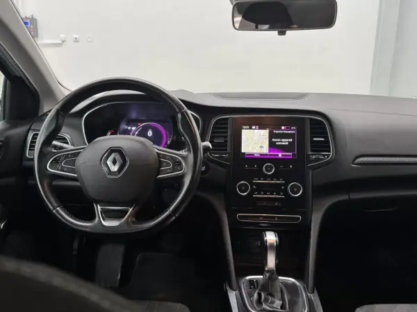 Renault Mégane 2019 - 15990 EUR, 124000 km - AUTO.MOTO.pt - 124000km - foto 10 de 11