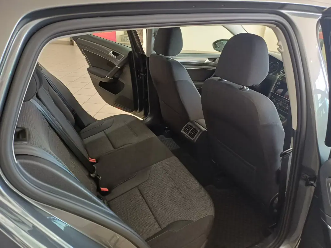 Volkswagen Golf 2017 - 18900 EUR, 140802 km - AUTO.MOTO.pt - 140802km - foto 8 de 12