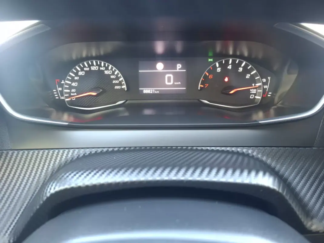 Peugeot 2008 2022 - 16490 EUR, 88812 km - 88812km - foto 12 de 18