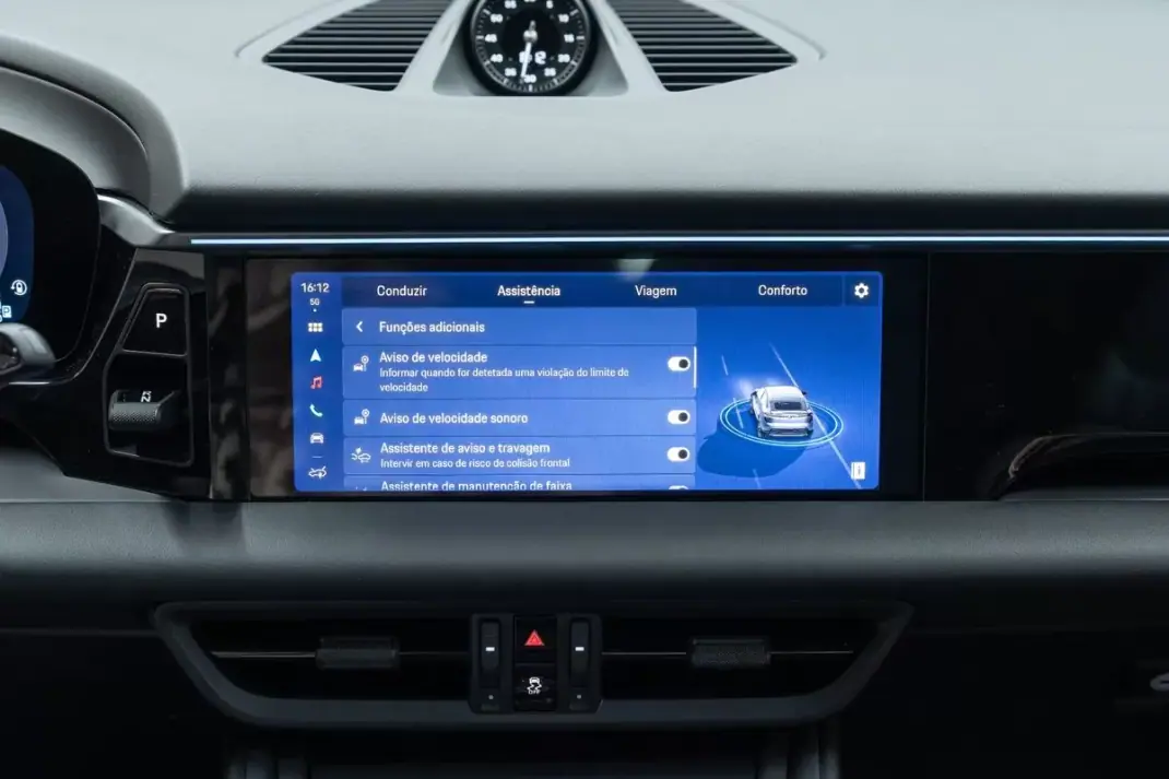 Porsche Macan 2025 - 89950 EUR, 8000 km - AUTO.MOTO.pt - 8000km - foto 37 de 57