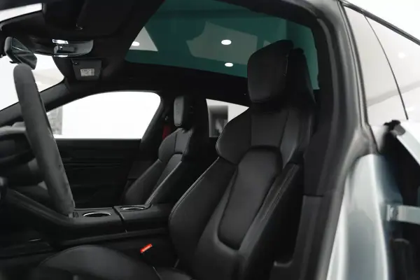 Porsche Taycan Sport Turismo 2024 - 74950 EUR, 55673 km - AUTO.MOTO.pt - 55673km - foto 33 de 57