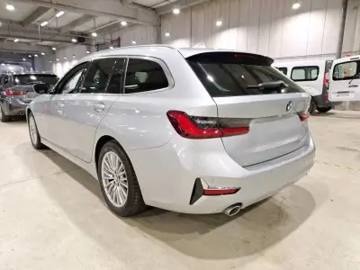 BMW 318 2021 - 26750 EUR, 127950 km - AUTO.MOTO.pt - 127950km - foto 4 de 9