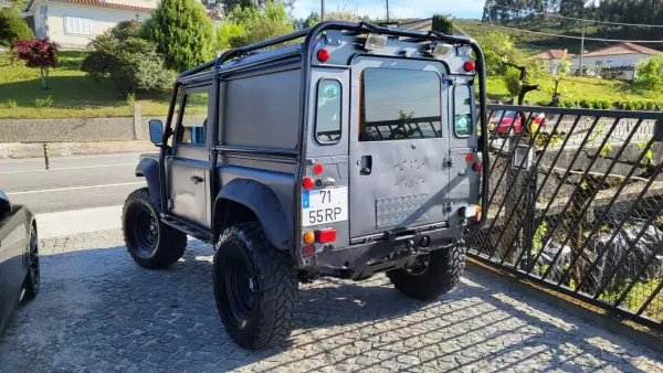 Land Rover Defender 2001 - 35000 EUR, 81787 km - AUTO.MOTO.pt - 81787km - foto 11 de 57