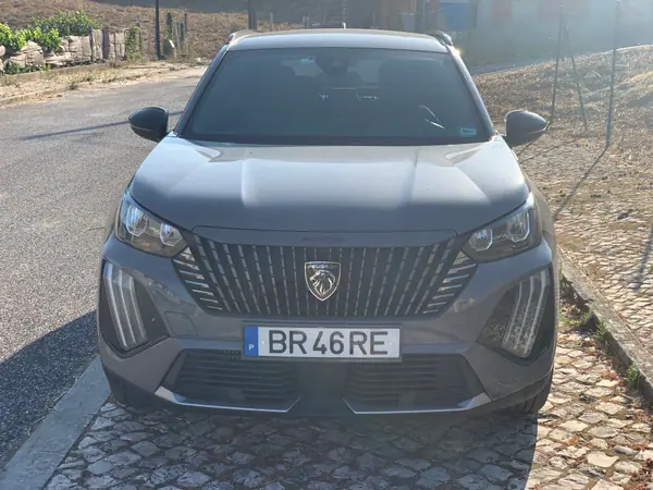 Peugeot 2008 2025 - 24900 EUR, 22000 km - AUTO.MOTO.pt - 22000km - foto 2 de 9