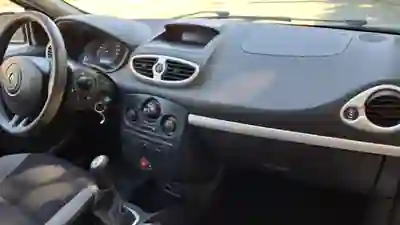 Renault CLIO 1.5DCI AC 2011 - 4500 EUR, 223193 km - AUTO.MOTO.pt - 223193km - foto 10 de 12