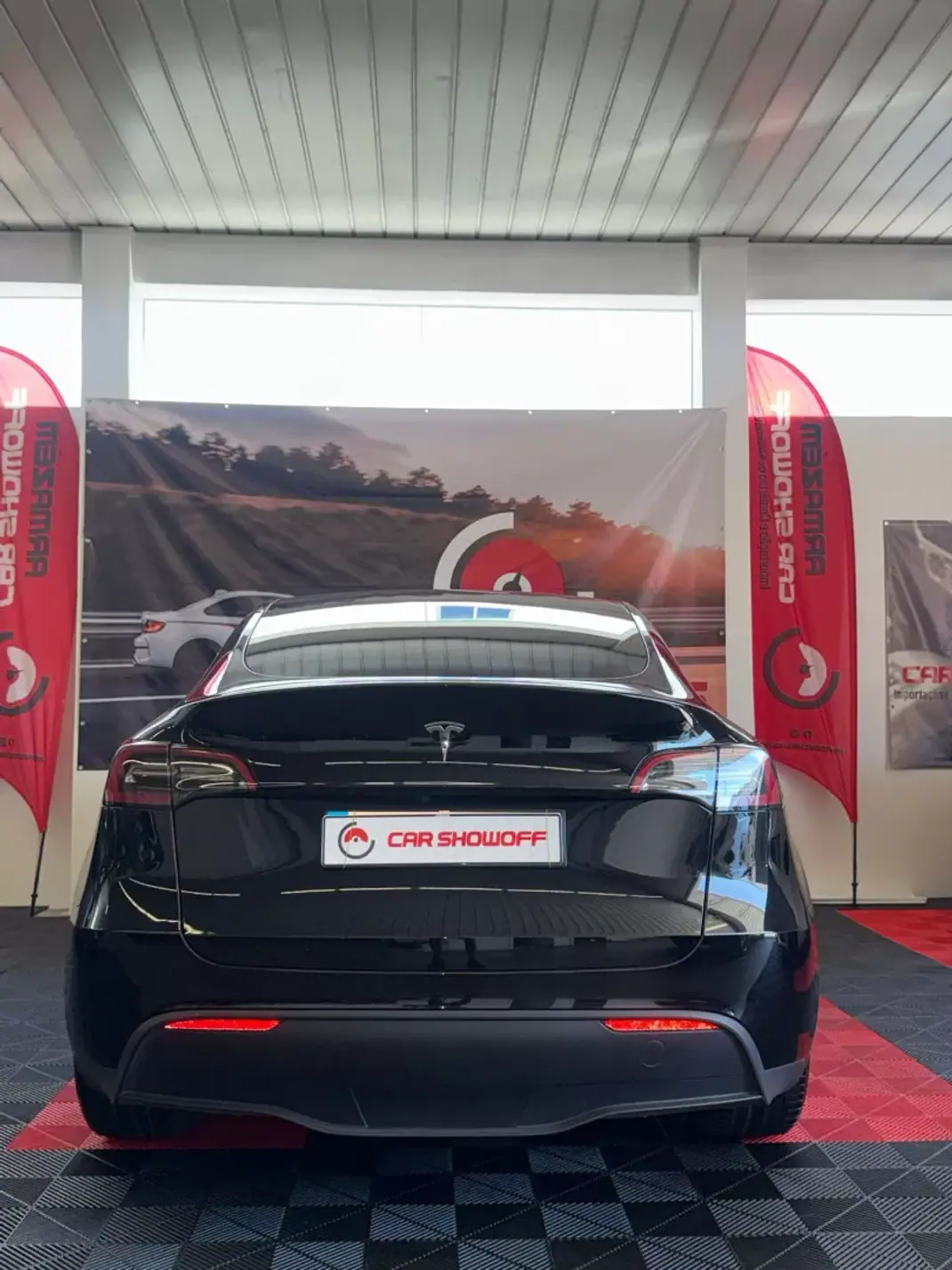 Tesla Model Y 2023 - 32900 EUR, 160000 km - 160000km - foto 5 de 9