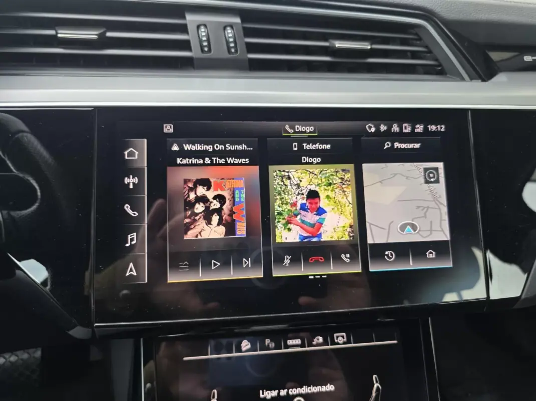 Audi e-tron 2022 - 31750 EUR, 115000 km - AUTO.MOTO.pt - 115000km - foto 57 de 73