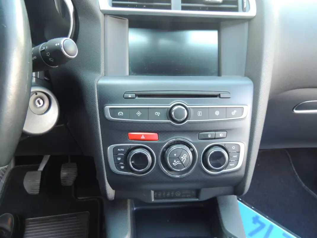 Mercedes-Benz E 220 2006 - 9950 EUR, 281100 km - AUTO.MOTO.pt - 281100km - foto 9 de 16