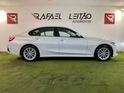 BMW 330 2019 - 23450 EUR, 115000 km - AUTO.MOTO.pt - 115000km - foto 5 de 36