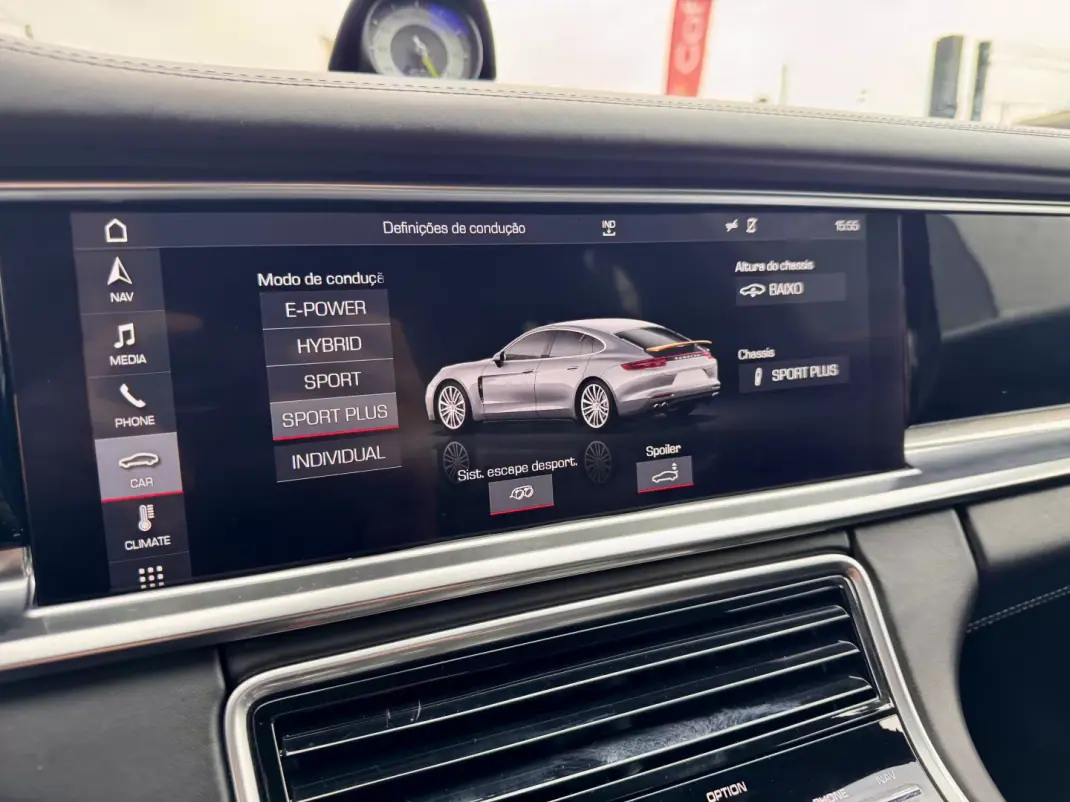 Porsche Panamera 2019 - 75990 EUR, 69000 km - AUTO.MOTO.pt - 69000km - foto 13 de 17
