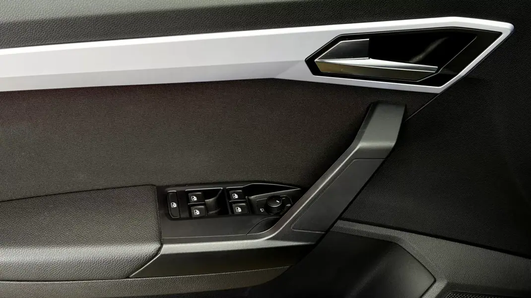 SEAT Arona 2023 - 16990 EUR, 30000 km - AUTO.MOTO.pt - 30000km - foto 28 de 42