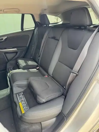 Volvo V60 2014 - 12950 EUR, 130000 km - 130000km - foto 15 de 27