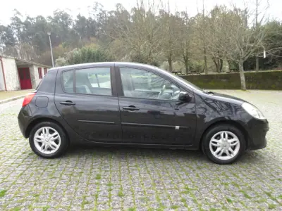Renault Clio 2006 - 3990 EUR, 249000 km - AUTO.MOTO.pt - 249000km - foto 11 de 38