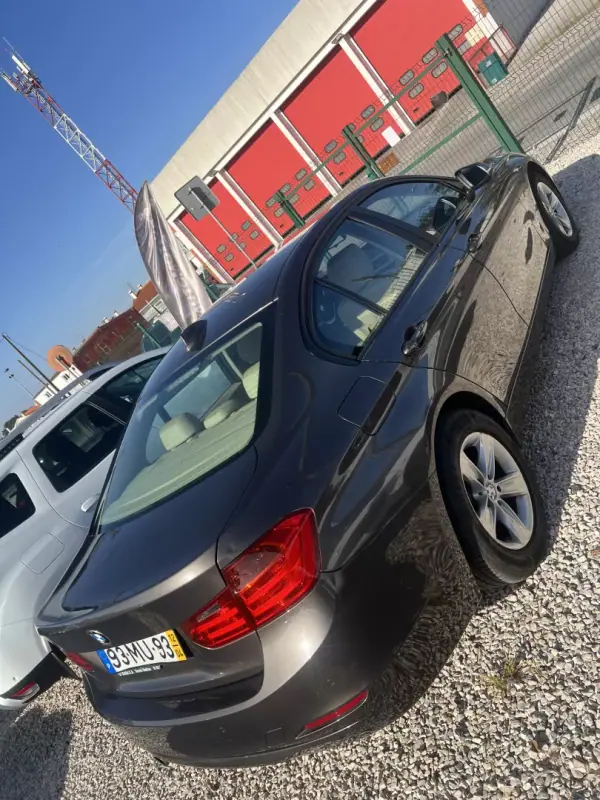 BMW 316 2012 - 12999 EUR, 169000 km - AUTO.MOTO.pt - 169000km - foto 4 de 7