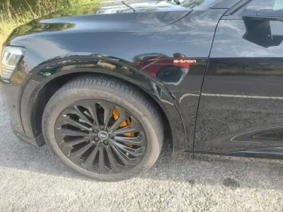 Audi e-tron Sportback 2021 - 35300 EUR, 123480 km - AUTO.MOTO.pt - 123480km - foto 7 de 15