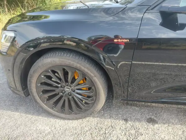 Audi e-tron Sportback 2021 - 35300 EUR, 123480 km - AUTO.MOTO.pt - 123480km - foto 7 de 15