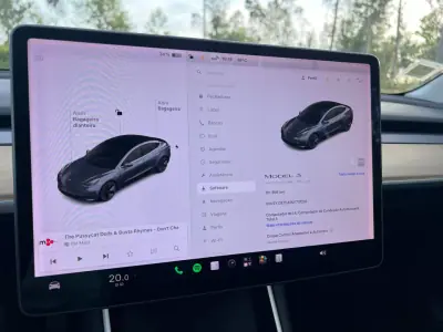 Tesla Model 3 2020 - 21900 EUR, 161211 km - AUTO.MOTO.pt - 161211km - foto 26 de 29