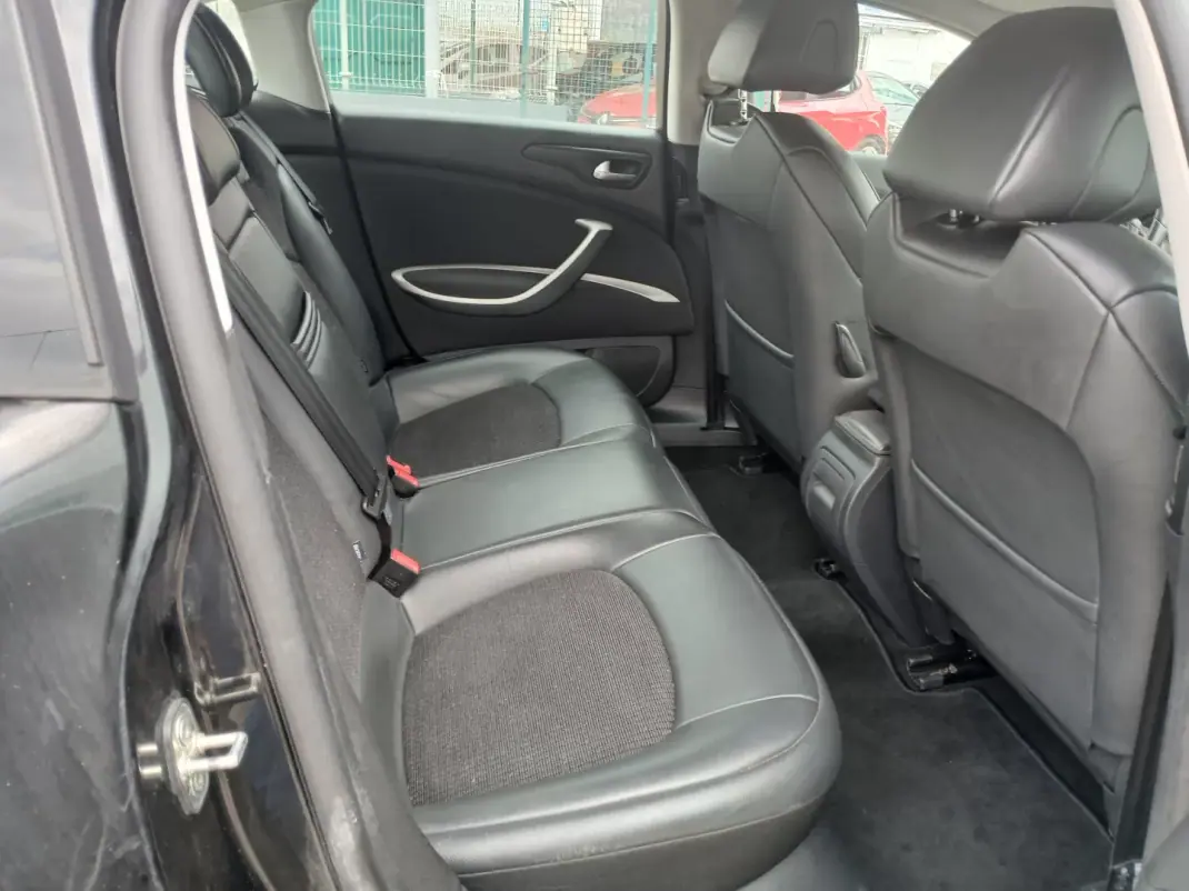 Citroën C5 2011 - 8750 EUR, 138522 km - AUTO.MOTO.pt - 138522km - foto 20 de 27
