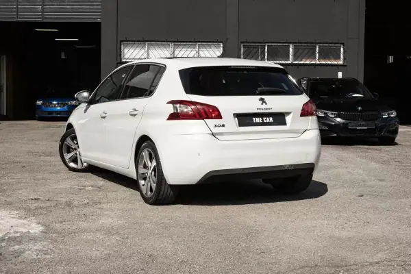 Peugeot 308 2015 - 11999 EUR, 162656 km - AUTO.MOTO.pt - 162656km - foto 2 de 26