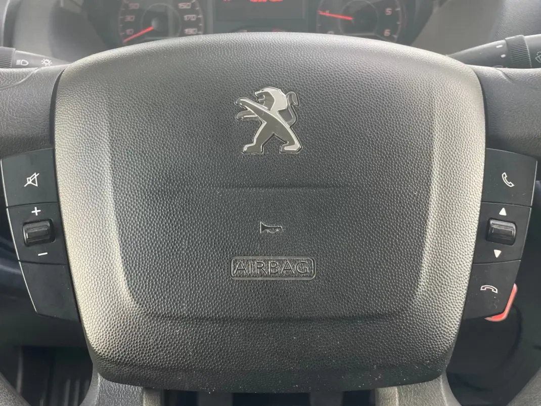 Peugeot Boxer 2020 - 25900 EUR, 155000 km - 155000km - foto 29 de 31