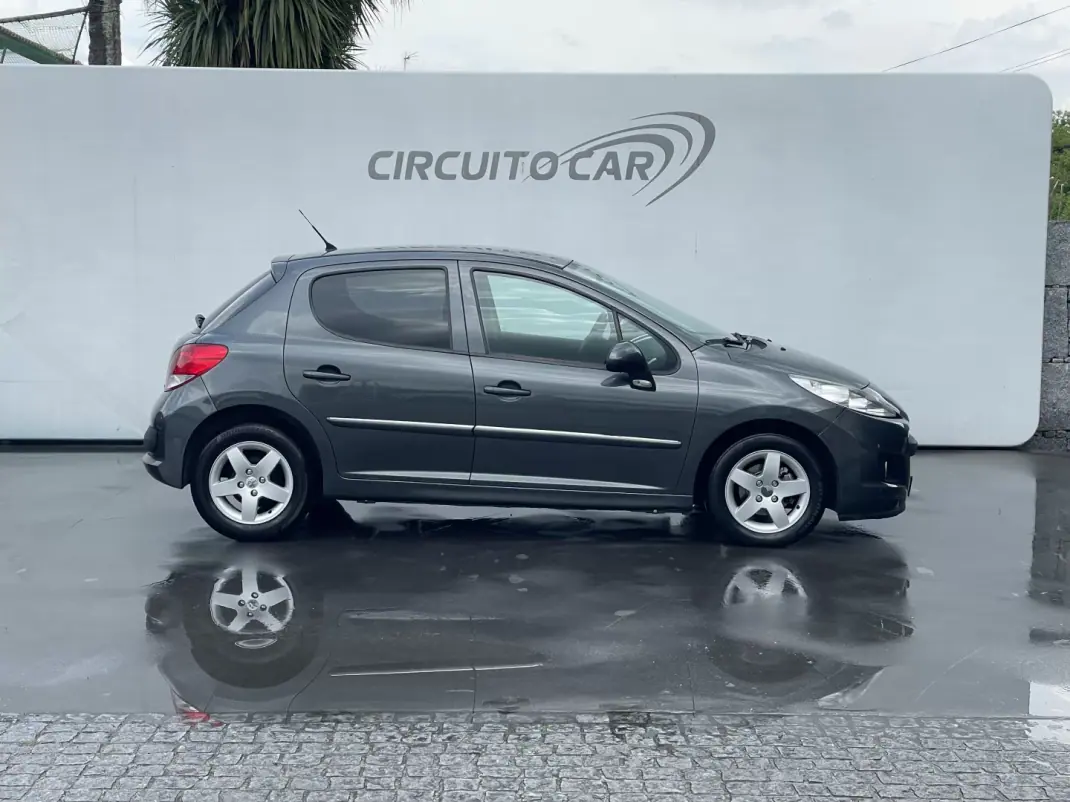 Peugeot 207 2011 - 5450 EUR, 211655 km - AUTO.MOTO.pt - 211655km - foto 2 de 24