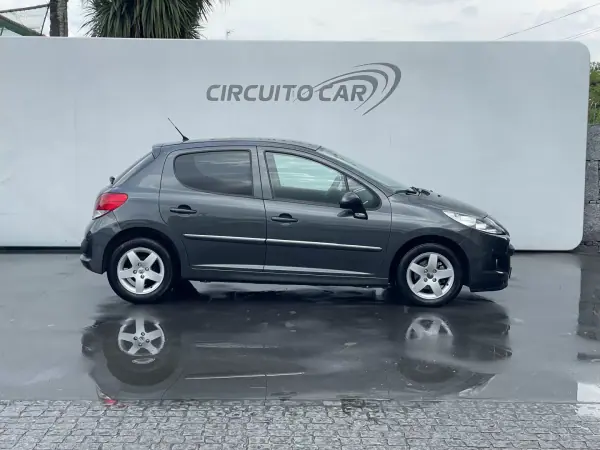 Peugeot 207 2011 - 5450 EUR, 211655 km - AUTO.MOTO.pt - 211655km - foto 2 de 24