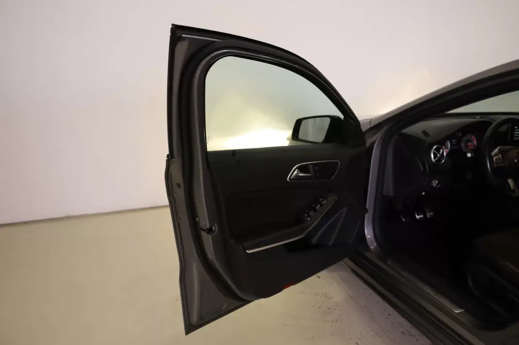 Mercedes-Benz A 200 2015 - 20950 EUR, 54047 km - AUTO.MOTO.pt - 54047km - foto 16 de 32