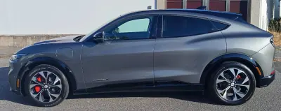 Ford Mustang Mach-E 2023 — foto 6 de 27
