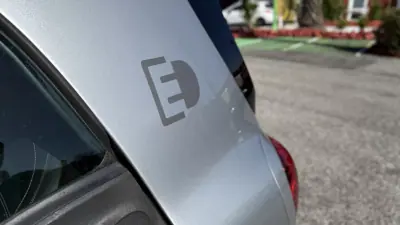 Smart Fortwo Cabrio 2018 - 10490 EUR, 55157 km - AUTO.MOTO.pt - 55157km - foto 20 de 40