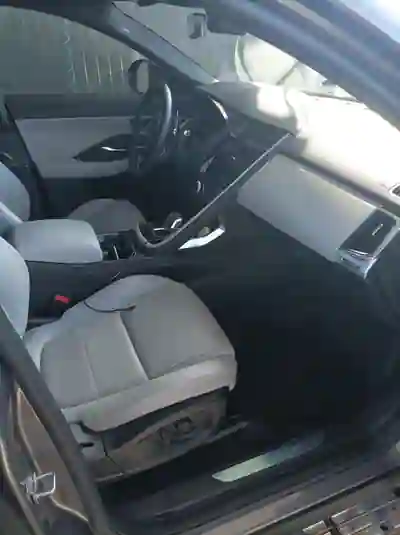 Jaguar E-Pace 2023 - 35900 EUR, 59000 km - 59000km - foto 8 de 12